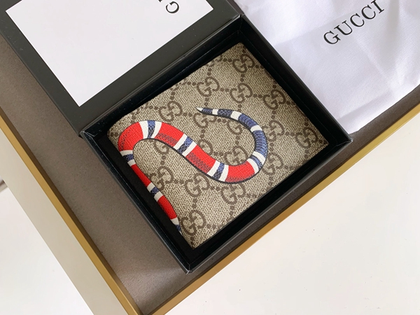 グッチ財布コピー背面デザイン